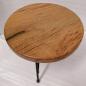 Preview: Ein wunderschöner Rundtisch aus Massivholz und Kunstharz.