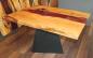 Preview: Ein wunderschöner Massivholztisch mit einem qualitativen Kunstharz auf einem Metallgestell