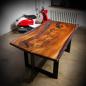 Preview: Ein wunderschöner Massivholztisch mit einem qualitativen Kunstharz auf einem Metallgestell