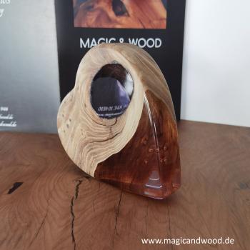 Ein Herz aus Massivholz mit Kunstharz