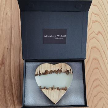 Preview: Ein edles Herz aus Holz und Kunstharz
