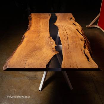 Preview: Eine Inspiration aus echtem Massivholz und hoch qualitativen Kunstharz, verbunden in einem Meisterwerk menschlicher und naturgeborener Schöpfung.